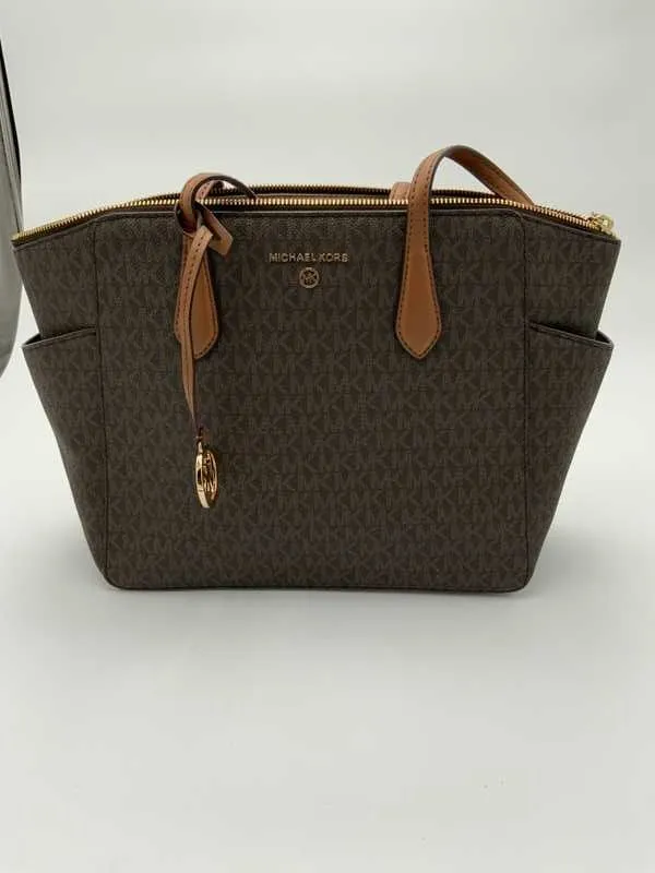 Marilyn Medium Logo Tote Bag
