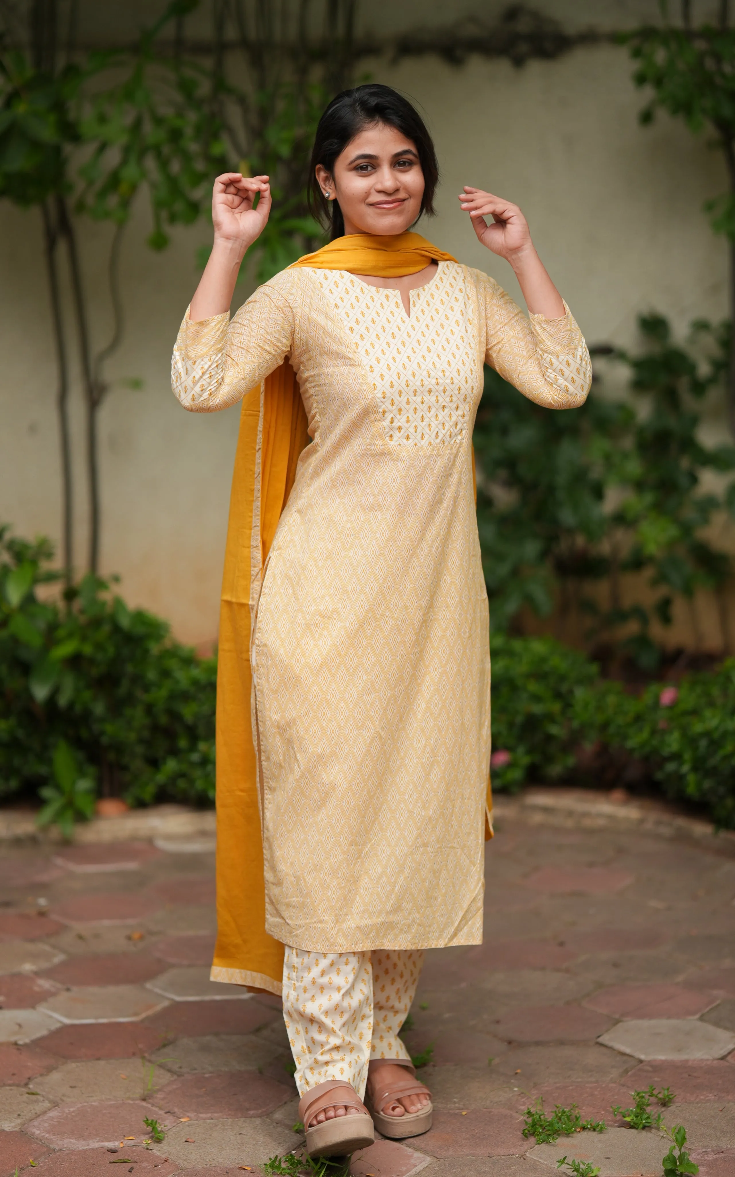Shakira Yellow (Kurti Pant Dupatta)